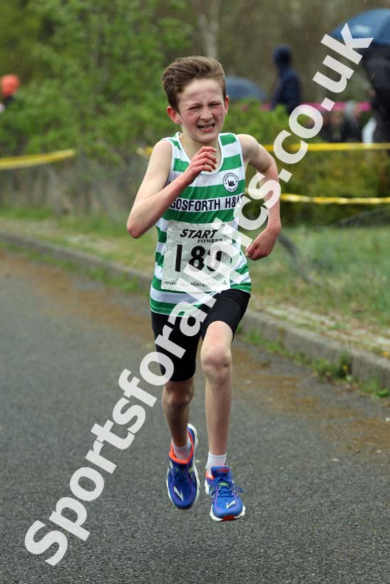 Boys and girls under-13s, Elswick Good Friday Road Races. Photo: David T. Hewitson/Sports for All Pics